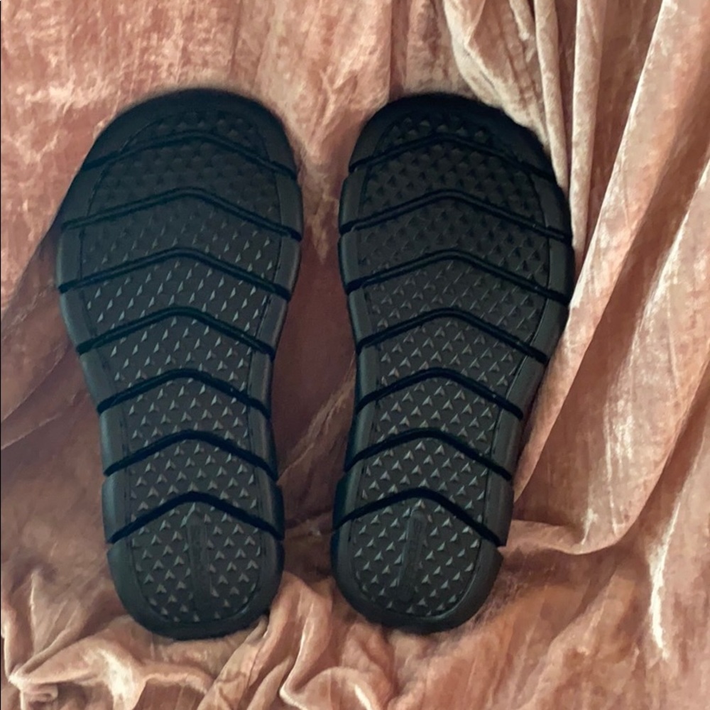 Sandals - Picture 4 of 4